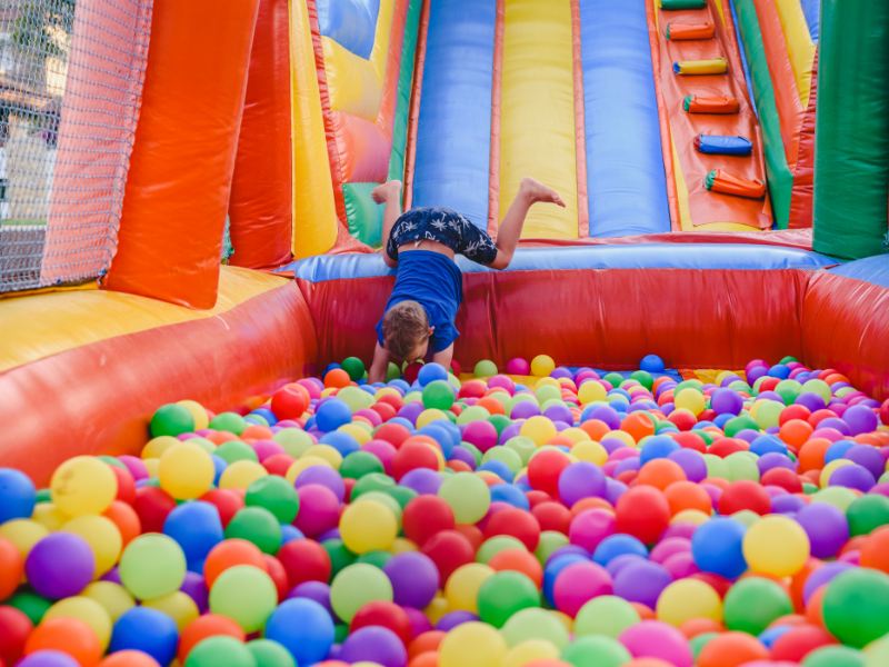 How to start an inflatable bounce house business - Boss Mom Collective