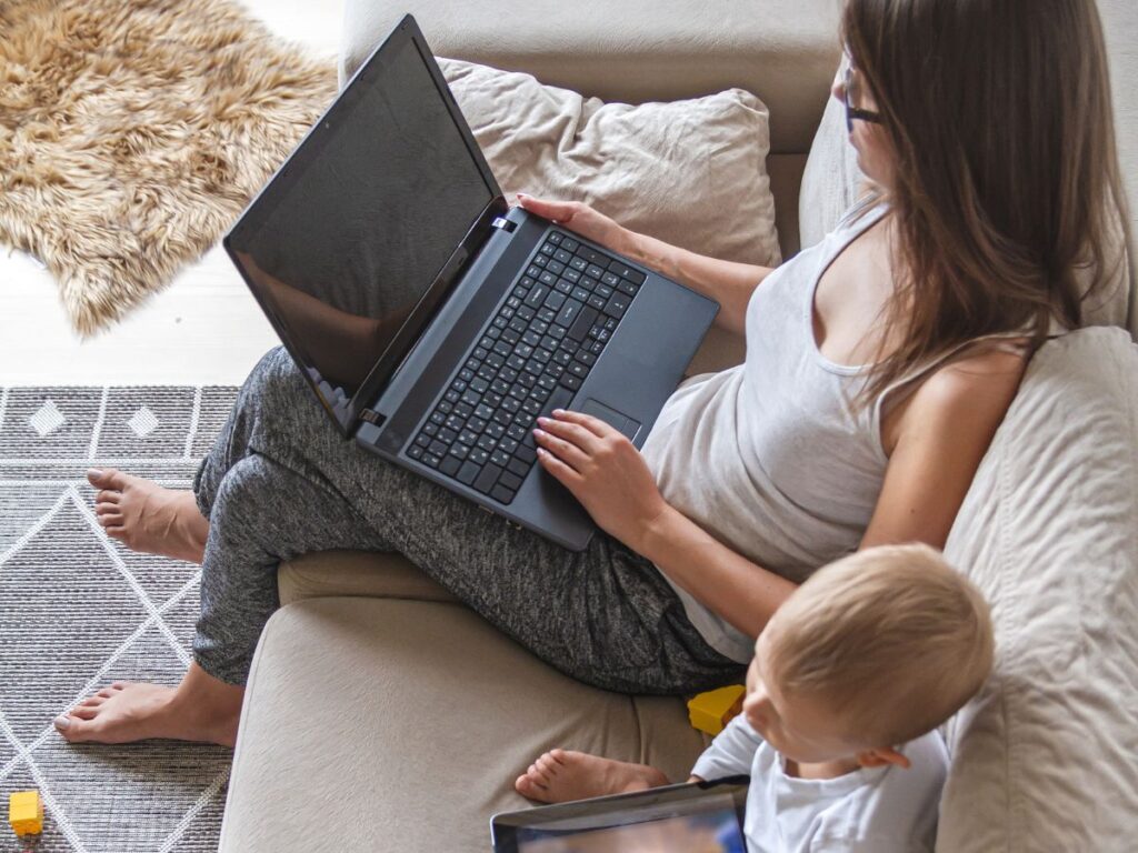 23 Best Jobs for Stay at Home Moms With No Experience